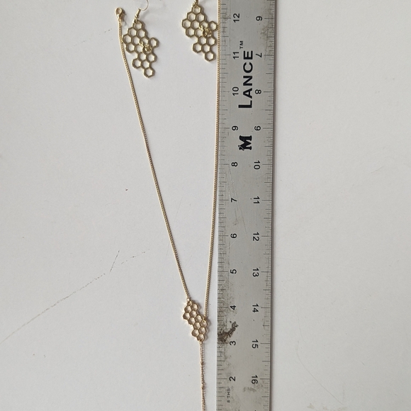 Bee and Honey Comb necklace and earring set - Picture 10 of 12